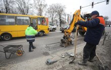 Фото 3: У всіх районах міста проводять робити з ліквідації ям на дорогах з використанням холодного асфальту