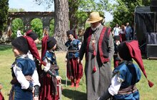 Фото 7: У Митрополичих садах Львова вдруге відбулися «Великодні гаївки з Владиками»