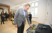 Фото 5: За кошти міста придбано мобільну наукову лабораторію