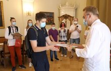 Фото 8: Мер Львова нагородив вчителів та учнів шкіл з нагоди кінця навчального року
