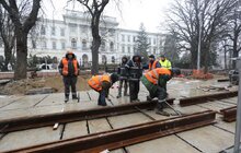 Фото 7: Триває реконструкція вул. С. Бандери: підрядник проводить роботи з облаштування колектора і водопровода
