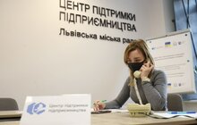 Фото 4: З 8 год ранку в мерії працюють юристи, які консультують підприємців щодо роботи в умовах карантину «вихідного дня»