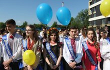 Фото 14: У Львові урочисто святкують закінчення навчального року у школах