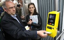 Фото 22: Mastercard та Ощадбанк обладнали львівські трамваї технологією безконтактної оплати