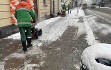 Фото 12: Львів засніжило: цієї ночі місто прибирало 68 одиниць техніки та понад 1 тис двірників