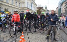 Фото 17: Мер Львова привітав учасників веломарафону «Львівська сотка. Осінь» та взяв участь у велозаїзді
