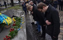 Фото 6: З нагоди 80-річчя від дня народження В. Чорновола до пам’ятника поклали квіти