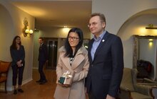 Фото 2: Мер Львова привітав Хоу Іфань з днем народження