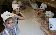 Фото 4: У Львові для дітей організували майстер-клас з виготовлення шоколадних цукерок