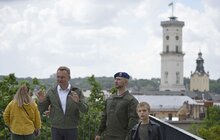 Фото 13: Віталій Марків підняв національний стяг на Меморіалі Героїв Небесної Сотні