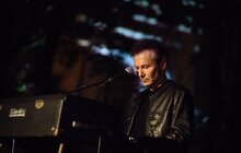 Фото 1: «Формула Пам’яті»: у парку Франка представили світлову артінсталяцію на честь Івана Вакарчука (фото/відео)