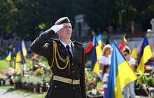 Фото 7: Борис Джонсон приїхав до Львова: найперше вшанував пам’ять захисників на Личаківському цвинтарі (відео)