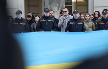 Фото 4: На площі Ринок розгорнули найбільший у Львові прапор України до Дня Державного Гімну (фото/відео)