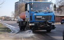 Фото 7: Після зими з вулиць Львова щодня вивозять по кілька машин піску: прибирання триватиме ще кілька тижнів (відео)