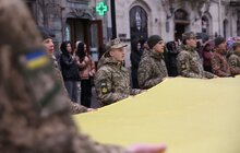 Фото 8: Сотні львів’ян у центрі міста урочисто заспівали Гімн України (відео)