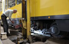 Фото 3: Трамваї з Берліна переобладнують для курсування у Львові (відео)