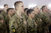 Фото 1: Мер Львова відзначив ліцеїстів та працівників ліцею імені Героїв Крут