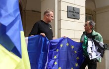 Фото 4: Мер Львова зустрівся з 70-річним лікарем, який приїхав на велосипеді із Франції до Львова (відео)