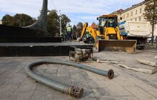 Фото 13: Ліквідація пориву на магістральному водопроводі на пр. Свободи триватиме до кінця дня: працюють водовозки