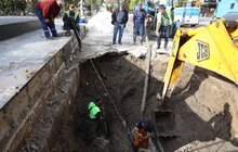 Фото 20: Ліквідація пориву на магістральному водопроводі на пр. Свободи триватиме до кінця дня: працюють водовозки