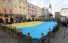 Фото 2: Сотні містян у центрі Львова урочисто заспівали Гімн України (фото/відео)