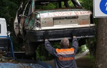 Фото 7: У Львові на арештмайданчик перемістили ще дві покинуті автівки