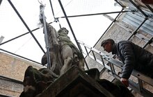 Фото 3: Що з Нептуном? У Львові перевіряють скульптури, які на початку повномасштабної війни захистили від вибухів (відео)