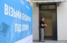 Фото 10: Взяли будинок під опіку: меценати відновили будинок на вул. Коновальця, 46, який росія зруйнувала минулого року (відео)