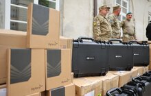 Фото 5: Мерія Львова передала військовим портативні рації та квадрокоптери