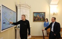 Фото 11: Девід Камерон у Львові залишив запис у Книзі почесних гостей та висадив дерево