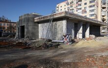 Фото 16: Найскладніші роботи з будівництва ЗD-школи на Варшавській позаду, встановлюють вікна (відео)