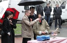 Фото 6: Потребуючі львів’яни змогли відчути єдність під час Великоднього сніданку в дворику Ратуші