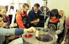 Фото 7: Львів’ян навчали створювати та розписувати свічки