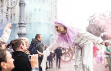 Фото 7: Центром Львова пройшла карнавальна хода: стартував 30-ий Міжнародний театральний фестиваль «Золотий лев»