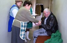 Фото 3: Для львівських бездомних влаштували благодійну вечерю