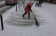 Фото 31: На вулицях Львова працює більше 50 одиниць снігоприбиральної техніки