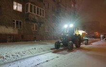 Фото 24: Минулої ночі в місті працювало 95 одиниць техніки, для посипання доріг використано 492 м3 піскосуміші