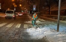 Фото 72: Минулої ночі в місті працювало 95 одиниць техніки, для посипання доріг використано 492 м3 піскосуміші