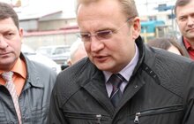 Фото 10: У Львові громадський транспорт облаштовують пристроями навігації. 