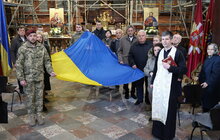 Фото 1: Ветерани та депутати першого скликання підняли український стяг над Ратушею до 36-тої річниці (фото/відео)