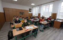 Фото 3: За шкільні парти повернулися учні ліцею №5, що постраждав від російських обстрілів 4 вересня