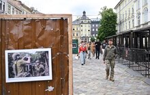 Фото 1: На площі Ринок у Львові 24-та бригада відкрила особливу виставку про оборону Донеччини