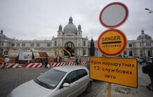 Фото 2: Реконструкція пл. Двірцевої: тривають роботи з влаштування каналізаційного колектора, а з 25 березня закривають проїзд до Автостанції