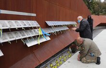 Фото 13: На Меморіалі Героїв Небесної Сотні вояки братства ветеранів УПА підняли національний стяг