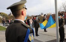 Фото 3: На Меморіалі Героїв Небесної Сотні курсанти Львівського ліцею Героїв Крут підняли національний стяг