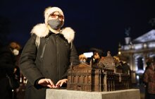 Фото 10: У Львові відкрили мініатюру Оперного театру із шрифтом Брайля