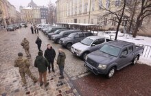 Фото 2: Хор «Гомін» передав 25 автівок для ЗСУ (відео)