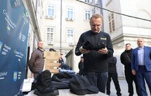 Фото 5: Львівським інспекторам з паркування передали 30 комплектів спецодягу