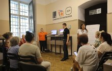 Фото 3: Як користуватись е-сервісами: львівські ЦНАПи проводять майстер-класи для людей поважного віку