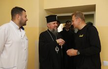 Фото 5: Митрополит Епіфаній відвідав поранених українців у лікарні святого Пантелеймона у Львові